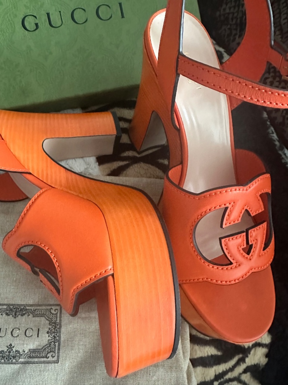 Gucci : Interlocking G Cutout Platform Sandals - Picture 7 of 10